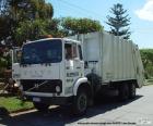 Çöp kamyonu veya çöp kovası kamyon Belediye katı atık toplama için özel olarak tasarlanmış bir kamyon var